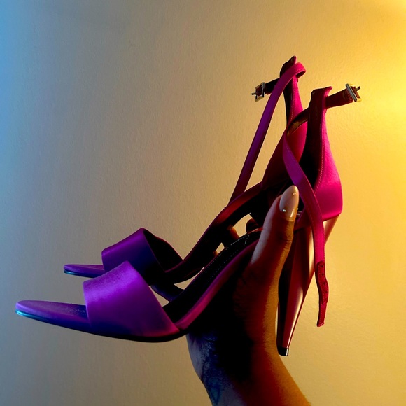 Kendall & Kylie Shoes - NWT Kendall & Kylie fuschia heels